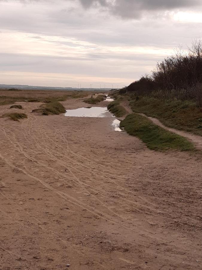 Les Obiones, Vue Laterale Mer, Fort Mahon Plage, Magnifique Studio Cabine 4P, Avec Balcon , Parking Prive Gratuit, Wifi, Classe 2 Etoiles, Exposition Plein Sud En Baie De Somme ภายนอก รูปภาพ