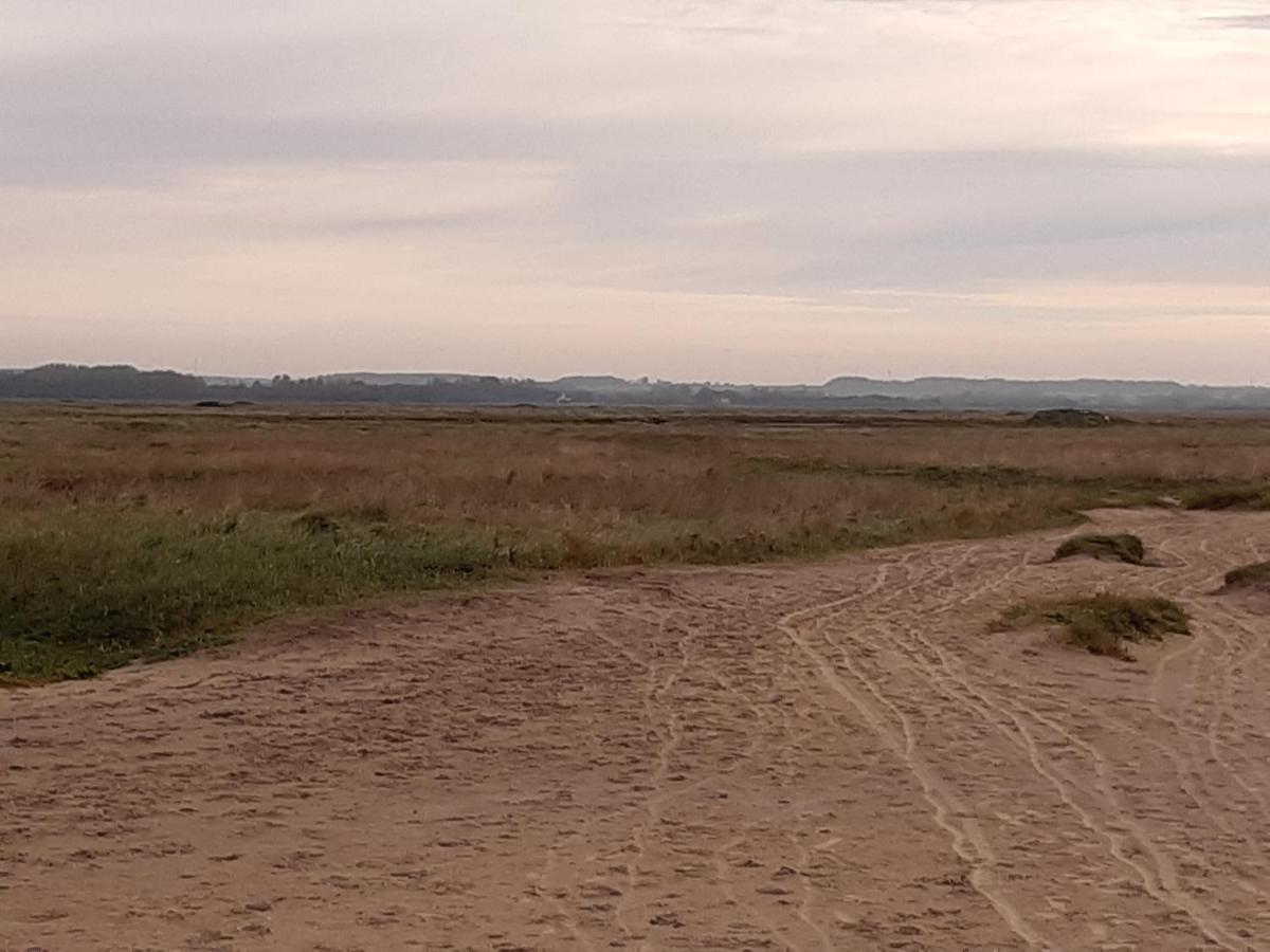 Les Obiones, Vue Laterale Mer, Fort Mahon Plage, Magnifique Studio Cabine 4P, Avec Balcon , Parking Prive Gratuit, Wifi, Classe 2 Etoiles, Exposition Plein Sud En Baie De Somme ภายนอก รูปภาพ