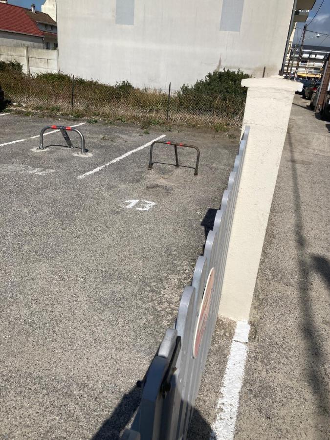 Les Obiones, Vue Laterale Mer, Fort Mahon Plage, Magnifique Studio Cabine 4P, Avec Balcon , Parking Prive Gratuit, Wifi, Classe 2 Etoiles, Exposition Plein Sud En Baie De Somme ภายนอก รูปภาพ